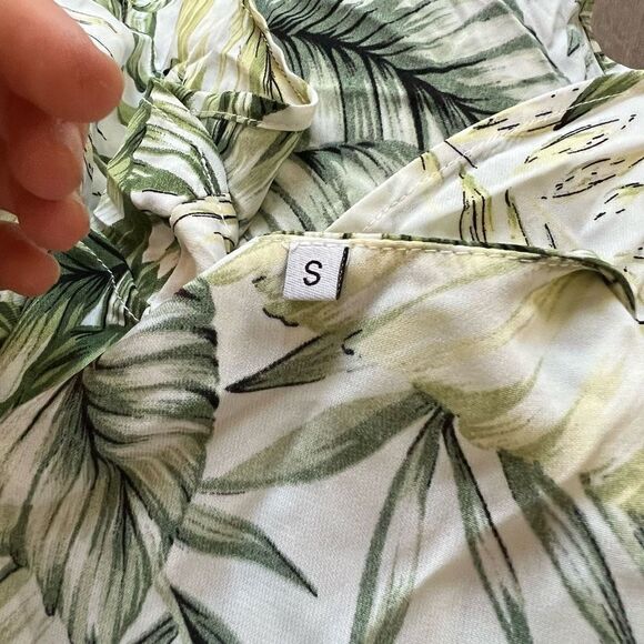 Superdown Women's Layered Summer Print Halter Top Size Small - Picture 3 of 4